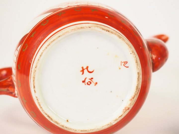 Service tête à tête 1900 en porcelaine du Japon décor stylisé de coule