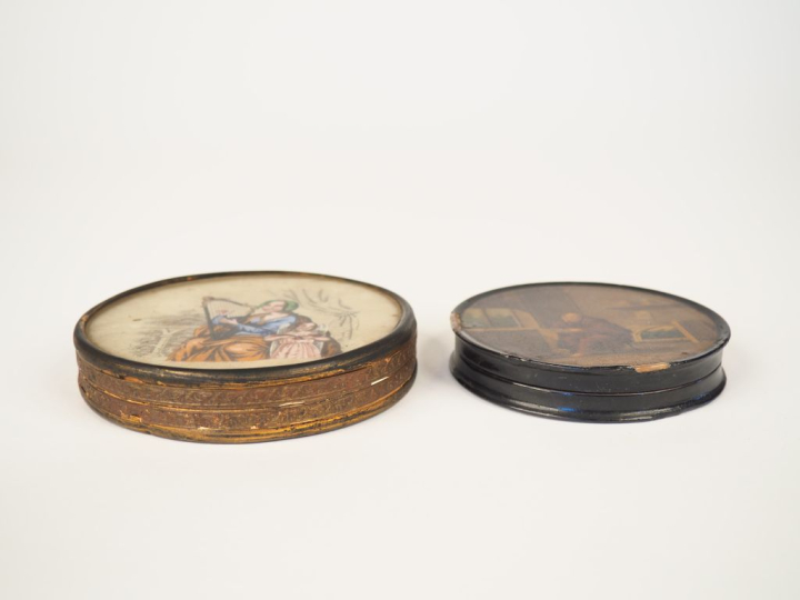 Deux différentes boites Restauration, (une en papier mâché et fixé sou