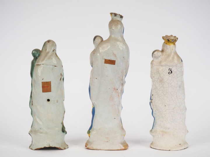Trois différentes Vierges XIXème en faïence polychrome  (accidents). H