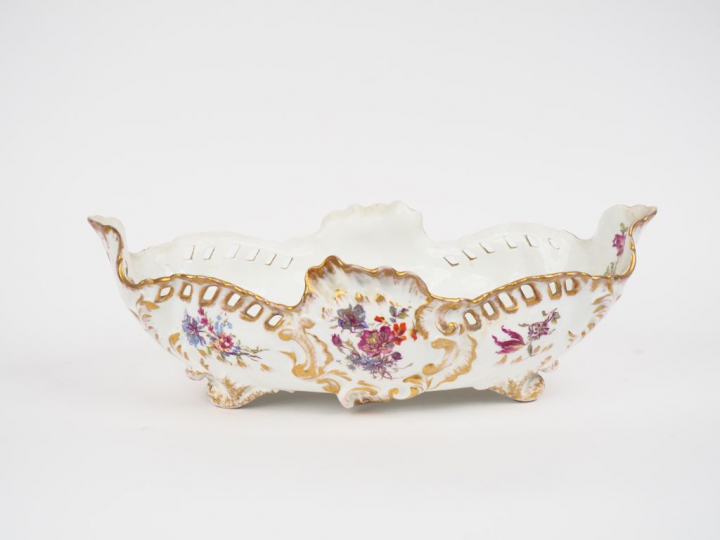 Jardinière 1900 de style Rocaille en porcelaine à décor polychrome de 