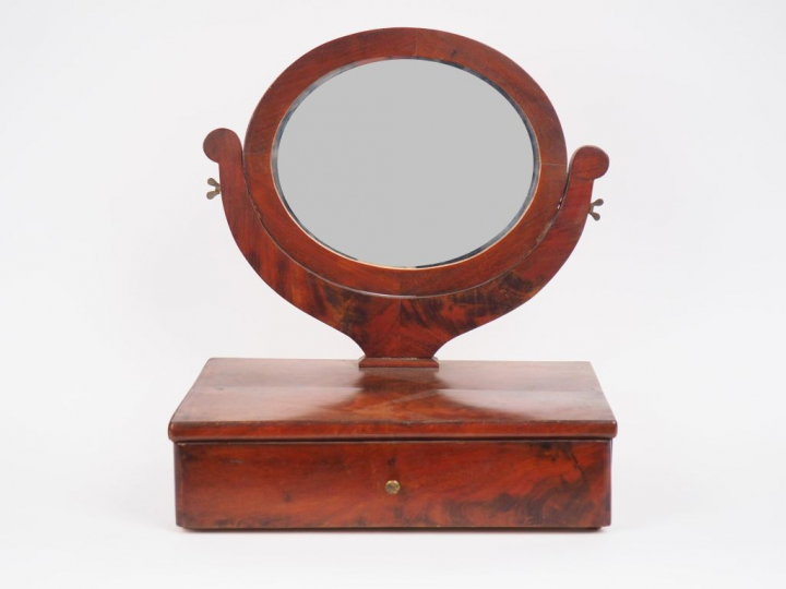 Miroir de toilette psyché fin XIXème en acajou et placage d’acajou. Di
