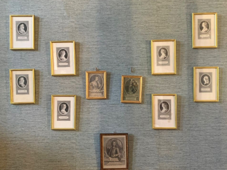 Vente aux enchères Suite de 8 gravures en noir d’après Saint Aubin  « profils de personna