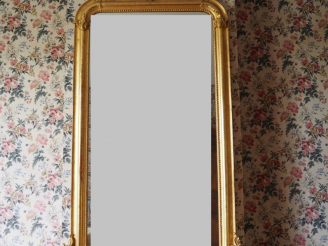 Vente aux enchères Glace de cheminée Napoléon III en bois et stuc doré à décor de perles 