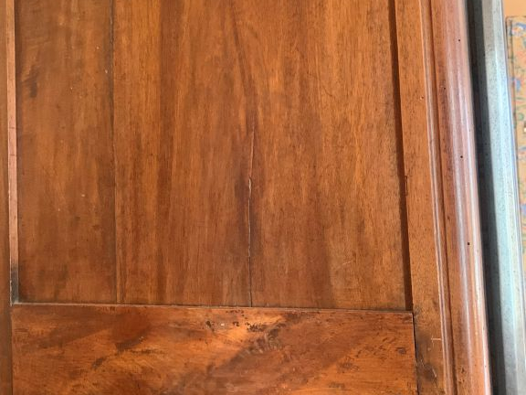 Armoire provençale fin XVIIIème en noyer mouluré et sculpté, dite « de