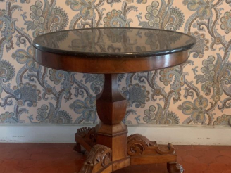Vente aux enchères Guéridon Restauration en noyer et placage de noyer, fût balustre, pied