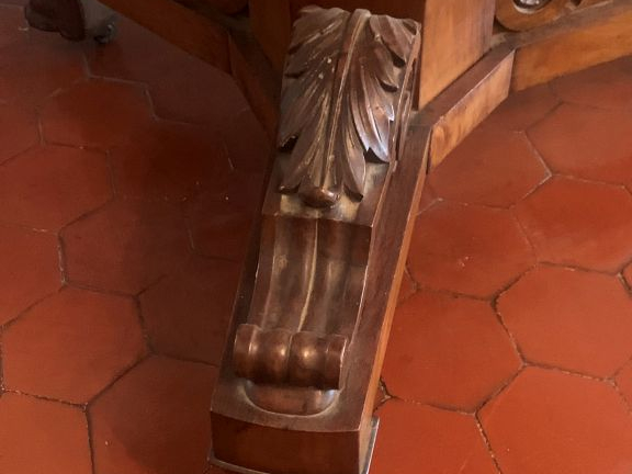 Guéridon Restauration en noyer et placage de noyer, fût balustre, pied