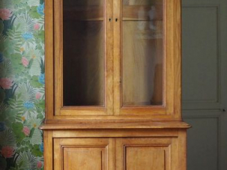 Vente aux enchères Armoire à fusils 1900 en chêne, ouvrant à quatre portes dont deux vitr