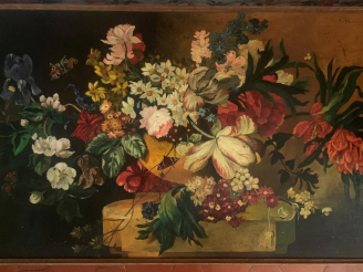 Vente aux enchères Table basse plateau peint à décor de nature morte.  Dim. 44 x 55 x 101