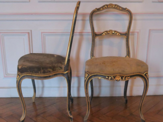 Vente aux enchères Suite de quatre chaises Napoléon III de style Louis XV en bois noirci 