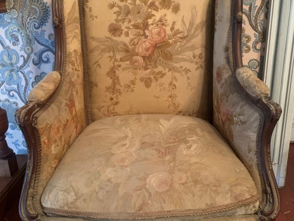 Mobilier de salon 1900 de style Louis XV comprenant : une paire de ber