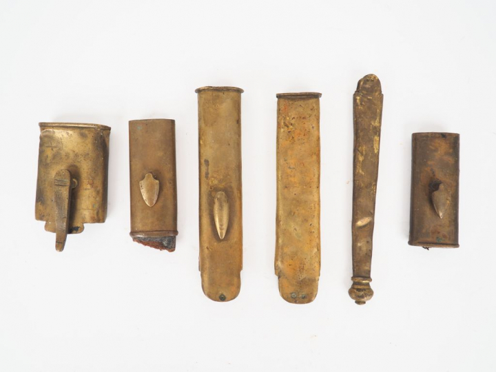Lot comprenant de 6 garnitures pour fourreaux de sabre : on y trouve 5