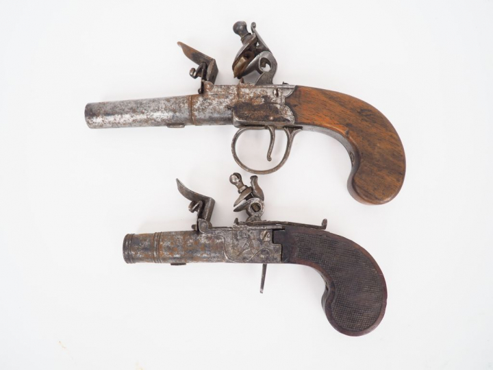 Lot de deux pistolets à silex et à coffre de voyage, canons à balles f