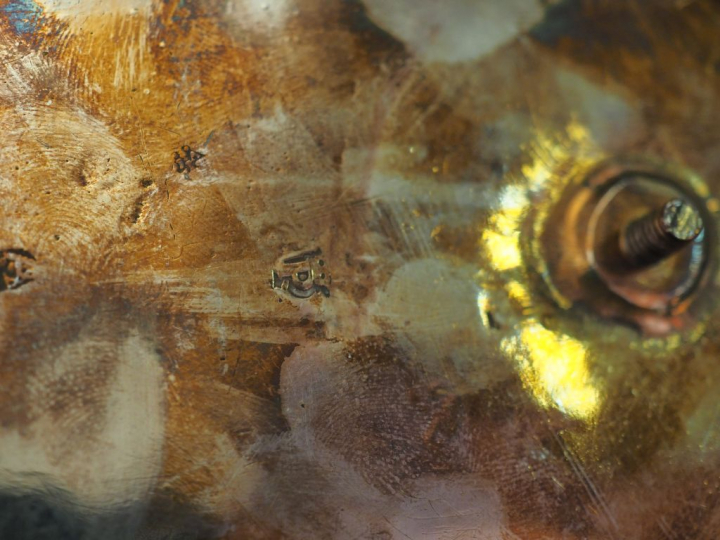 Monture d’huilier XVIIIème en argent, à décor ajouré de panier fleuri,