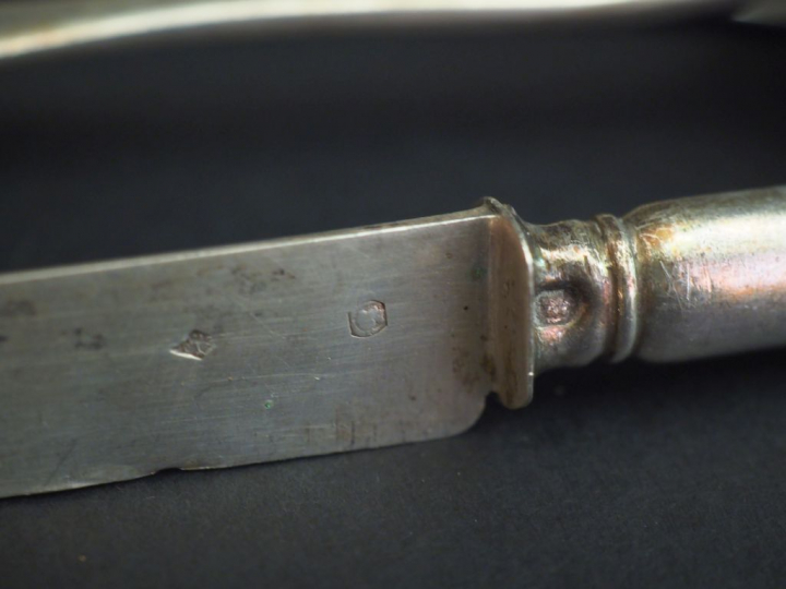 Partie de ménagère en argent 925, poinçon Minerve, modèle feuillagé et