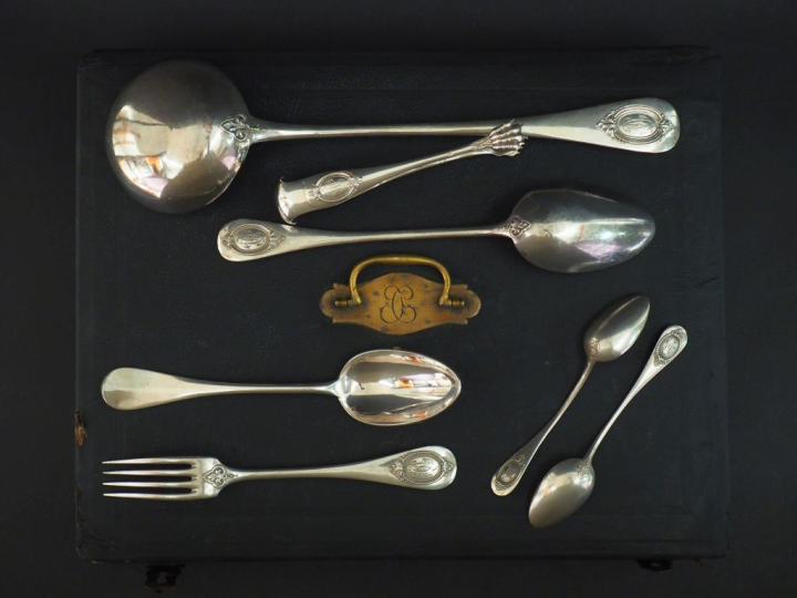 Partie de ménagère en argent 925, poinçon Minerve, à décor de feuillag