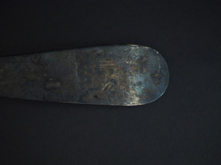 Importante louche en argent 925, poinçon Minerve, modèle uniplat.  Mon