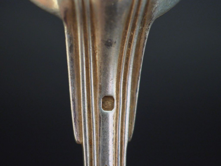 Suite de quatre grandes cuillères en argent 925, poinçon Minerve, modè