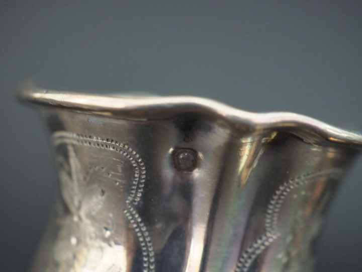 Ensemble comprenant :  - un coquetier de style Art Nouveau en argent 9