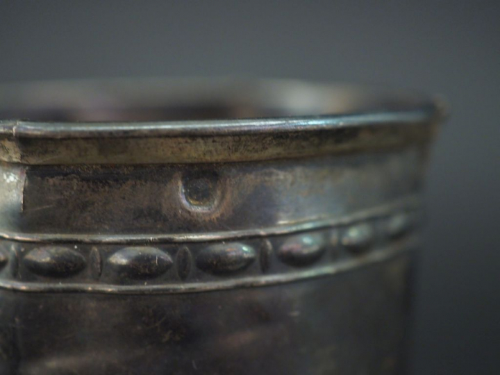 Ensemble comprenant :  - une louche de style Louis XV en argent 925, p
