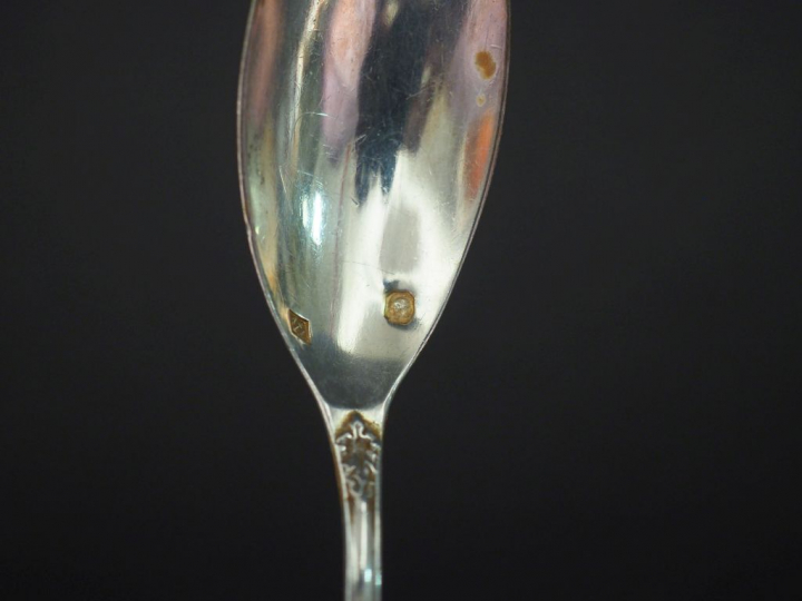 Coquetier et son présentoir de style Louis XV en argent 925, poinçon M