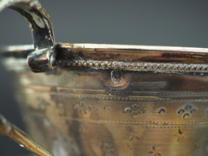 Ensemble comprenant :  - une tasse et sa sous-tasse en argent 925, poi