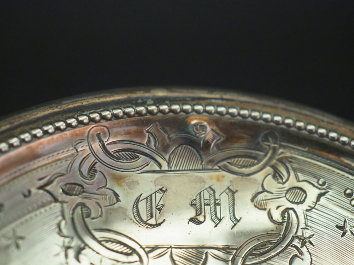 Ensemble comprenant :  - une tasse et sa sous-tasse en argent 925, poi