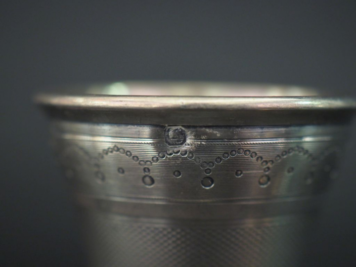 Ensemble comprenant :  - un coquetier en argent 925, poinçon Minerve, 