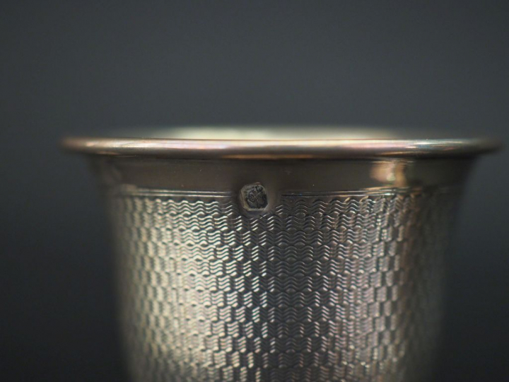 Ensemble comprenant :  - un coquetier en argent 925, poinçon Minerve, 