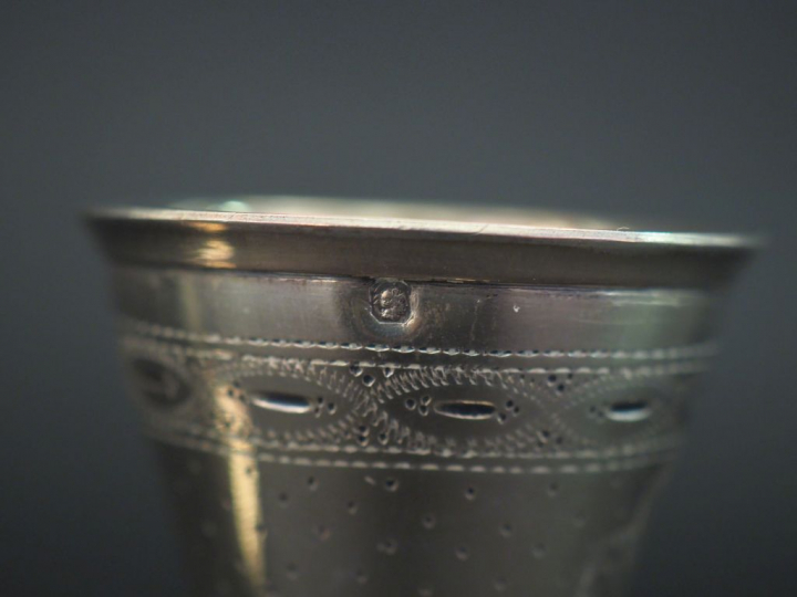 Ensemble comprenant :  - un coquetier en argent 925, poinçon Minerve, 