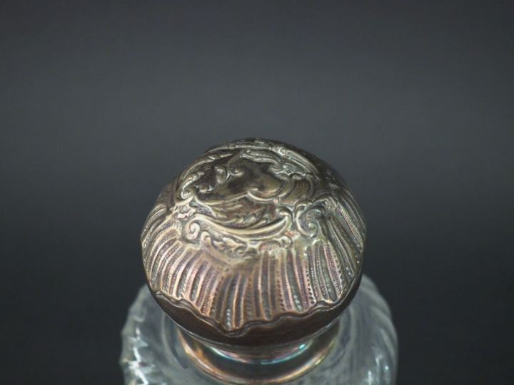 Flacon en cristal et argent 925, poinçon Minerve, à décor de côtes tor