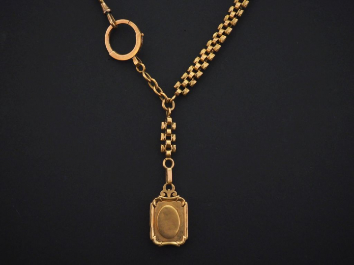 Giletière Napoléon III en or jaune 750, agrémentée d'un pendentif port