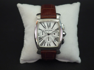 Vente aux enchères Pierre CARDIN, Time couture Montre bracelet, boitier rectangulaire de 