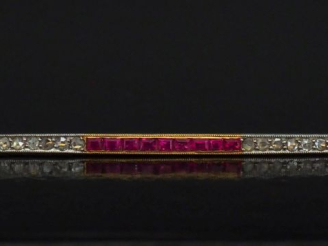 Vente aux enchères Broche barrette en or jaune 750, sertie de diamants taillés en rose et