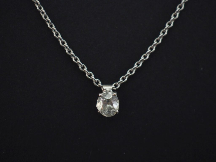 Chaine en or blanc 750, maille forçat, et son pendentif en or blanc 75