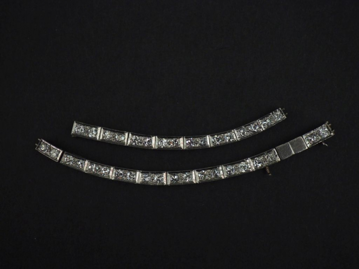 Deux élément de collier ou de bracelet en or blanc 750, composés de ma