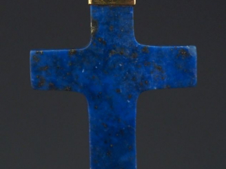 Vente aux enchères Pendentif en forme de croix en lapis lazuli et or jaune 583. 3,5 x 2,5