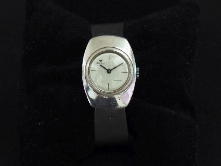 AIRAIN, Incabloc Montre bracelet de dame en argent. Cadran rond à quat