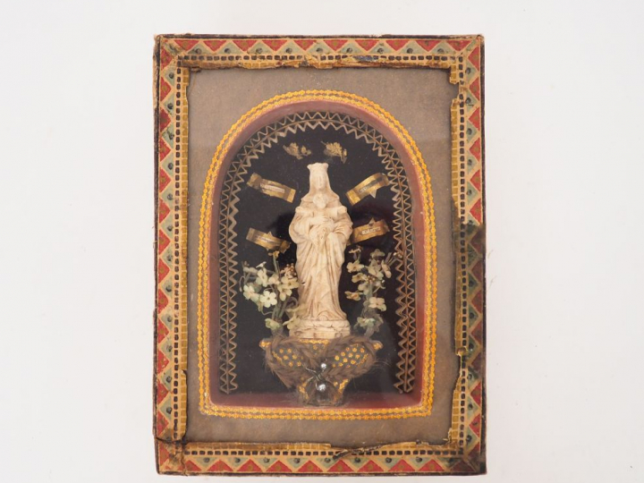 Reliquaire XIXème "Vierge à l'Enfant" en plâtre ou biscuit. (sans cadr