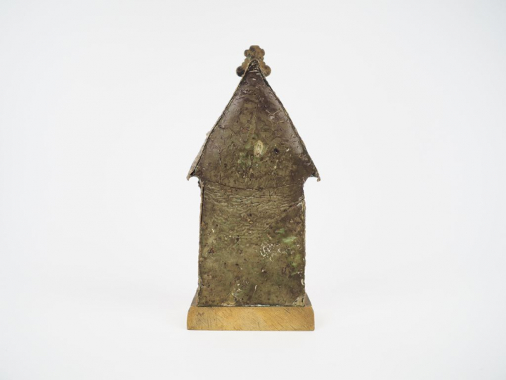 Reliquaire XIXème en bronze, en forme de chapelle gothique. Dim  13 x 