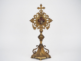 Vente aux enchères Reliquaire ostensoir en bronze.  H. 41 cm