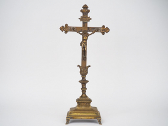 Vente aux enchères Crucifix Louis XIVen bronze. H. 54,5 cm