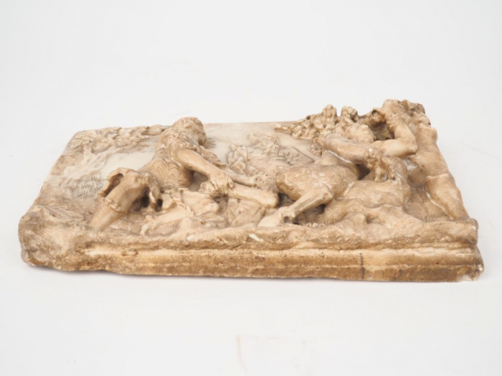 Bas relief XVIIème en albâtre "scène mythologique" (angle gauche accid