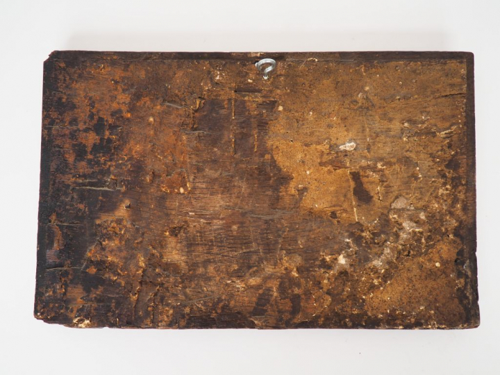 Panneau XVIIème en chêne sculpté à décor d'amour dans une mandorle ova