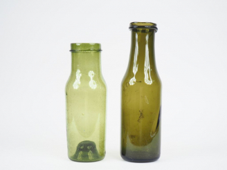 Vente aux enchères 2 bocaux à truffes XIXème en verre fumé,soufflé. H. 30 cm et 35,5 cm