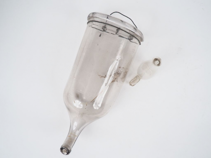 Grand réservoir XIXème en verre soufflé.  H. 33,5 cm Abreuvoir à oisea