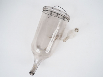 Vente aux enchères Grand réservoir XIXème en verre soufflé.  H. 33,5 cm Abreuvoir à oisea