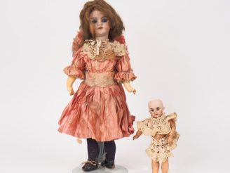 Vente aux enchères Poupée SIMON   HALBIG. Circa 1900, yeux basculants bleus, bouche ouver