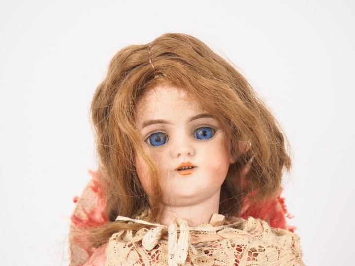 Poupée SIMON   HALBIG. Circa 1900, yeux basculants bleus, bouche ouver