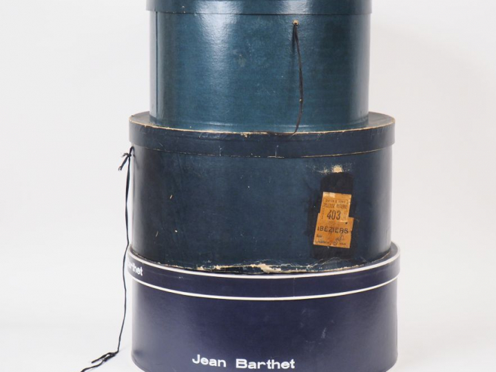 3 différentes boites à chapeau dont une de Jean Barthet avec son chape