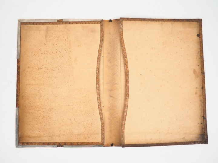 Porte documents Napoléon III en peau et métal argenté ou argent, à déc